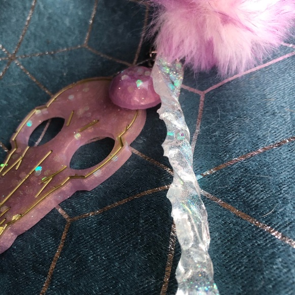 Resin keychains - Picture 3 of 3